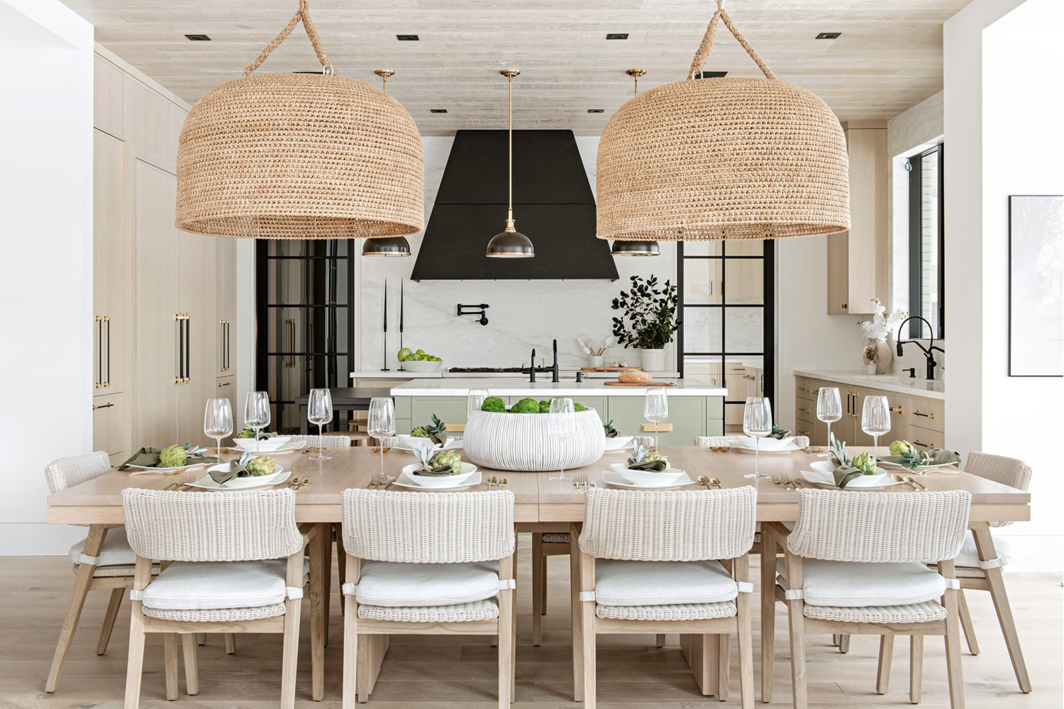 9 Stylish Modern Farmhouse Dining Room Ideas for a Warm Yet Refined Space - 4