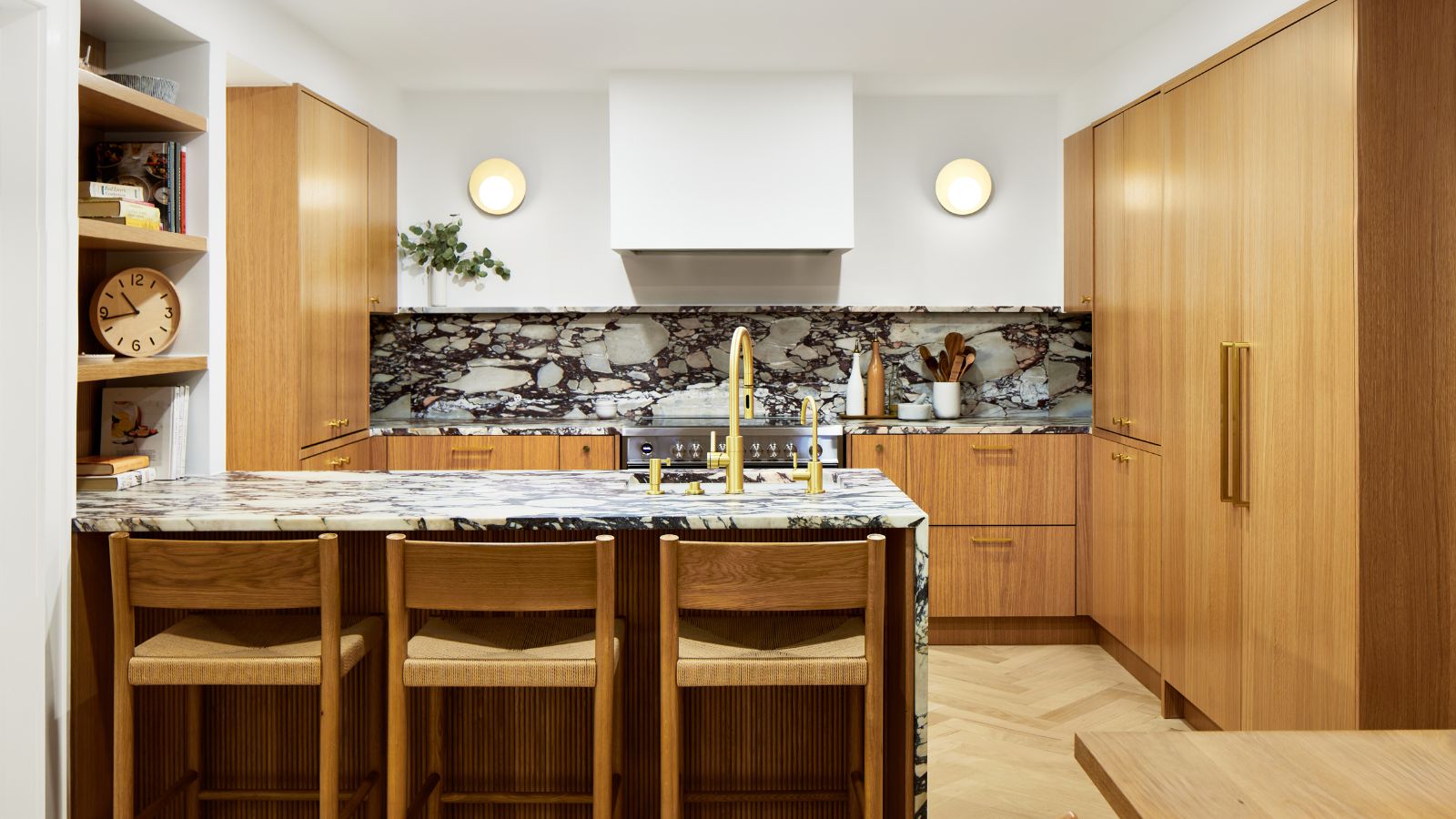 10 Charming Kitchen Table Ideas That Blend Style, Function, and Everyday Comfort - 2